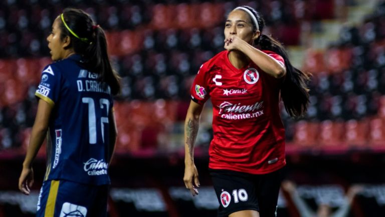 Renae Cuéllar celebra uno de sus goles en la Liga MX Femenil