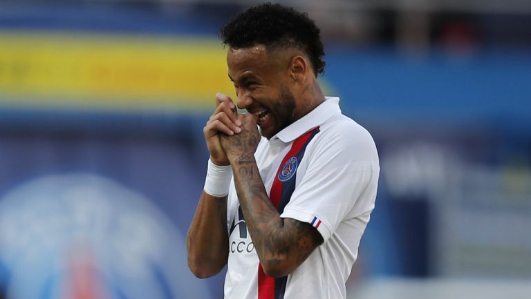 Neymar en acción con PSG