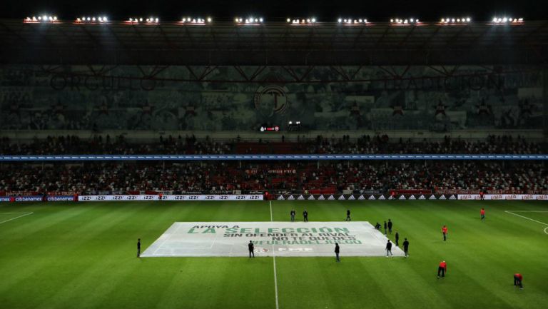Manta en el estadio Nemesio Diez con la petición a la afición para no ofender al rival