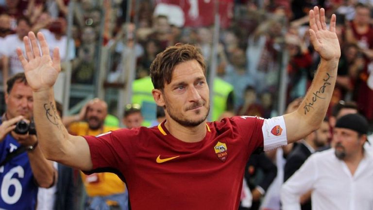  Francesco Totti en un partido con la Roma