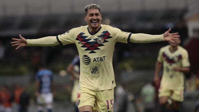 Nico Castillo festeja su gol frente a Puebla