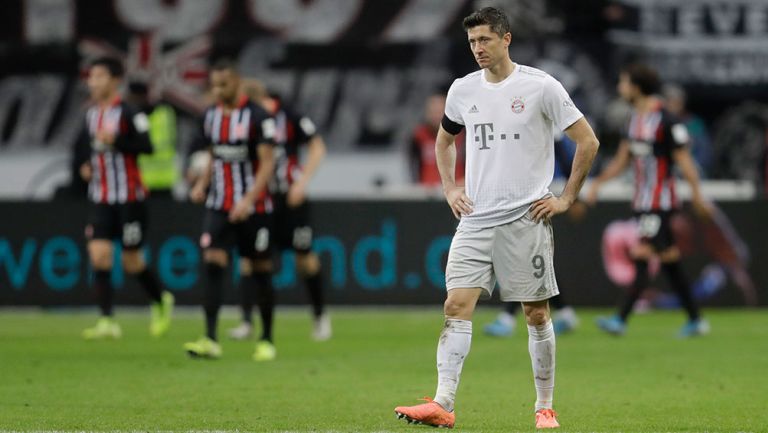 Robert Lewandowski lamenta la goleada del Eintracht Frankfurt
