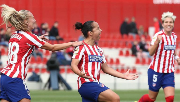 Charlyn Corral con Atlético de Madrid Femenil