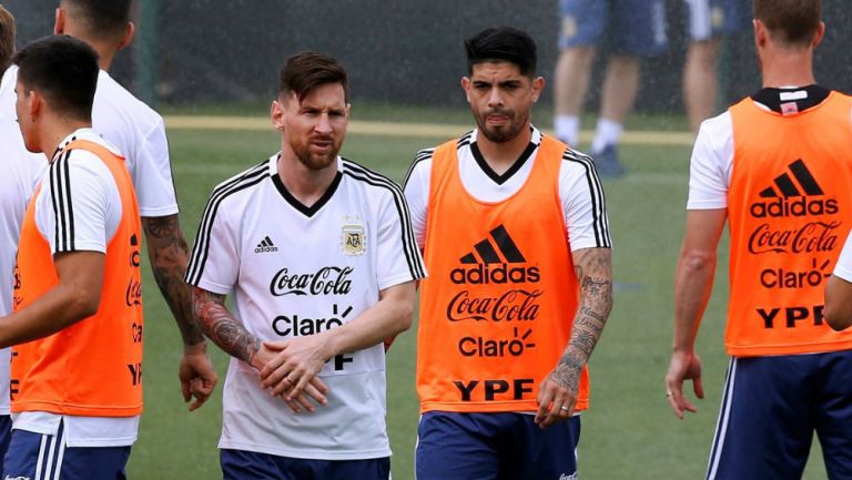 Lionel Messi y Éver Banega en un entrenamiento con la Selección Argentina