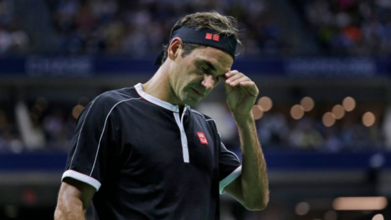 Roger Federer se lamenta durante un partido