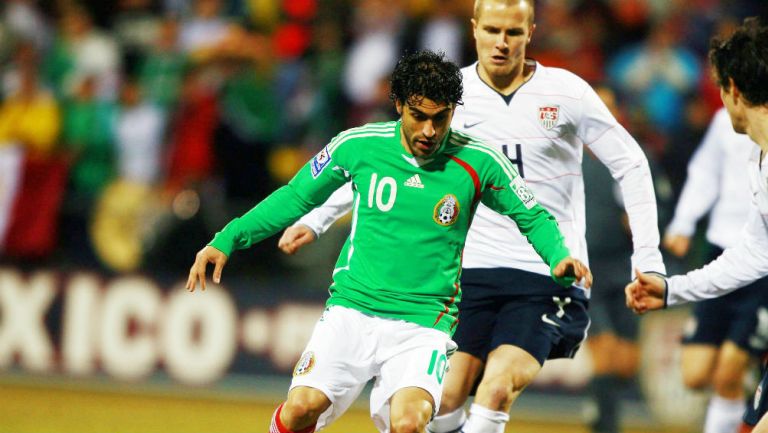 Nery Castillo durante un juego de México vs USA en el 2009