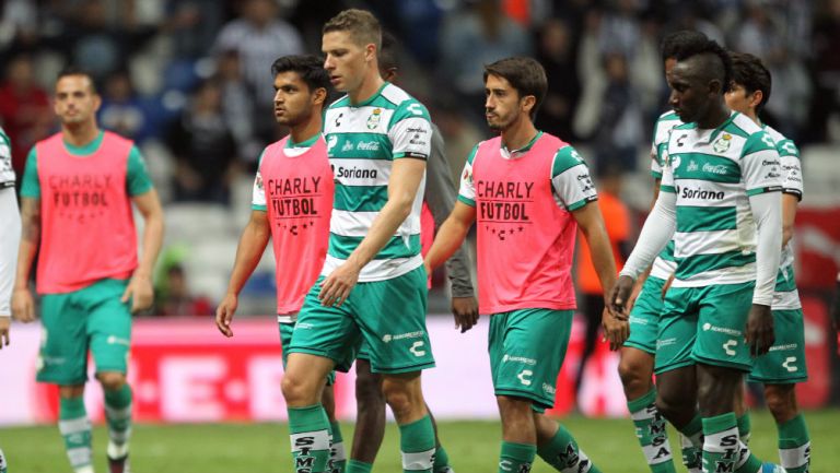Los jugadores de Santos tras la derrota en Monterrey
