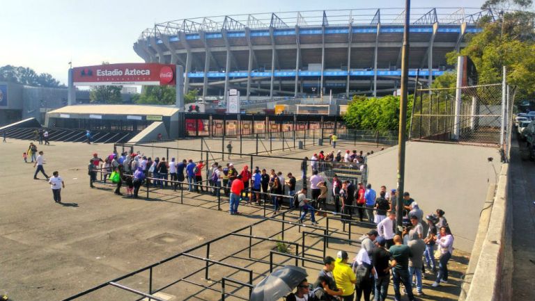 La afición se dio cita en gran número al Estadio Azteca