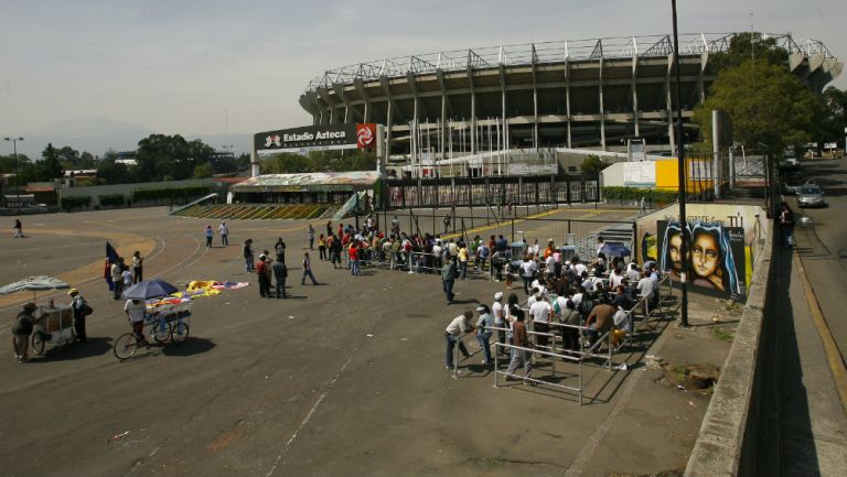 Filas en el Estadio Azteca para un juego del América