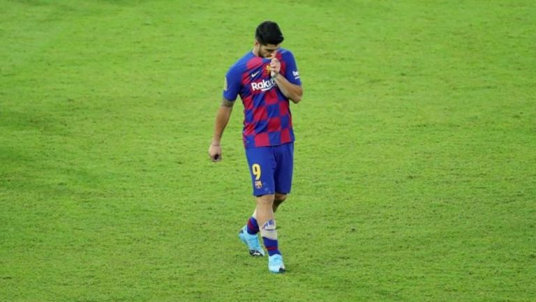 Luis Suárez lamentándose en un partido con Barcelona
