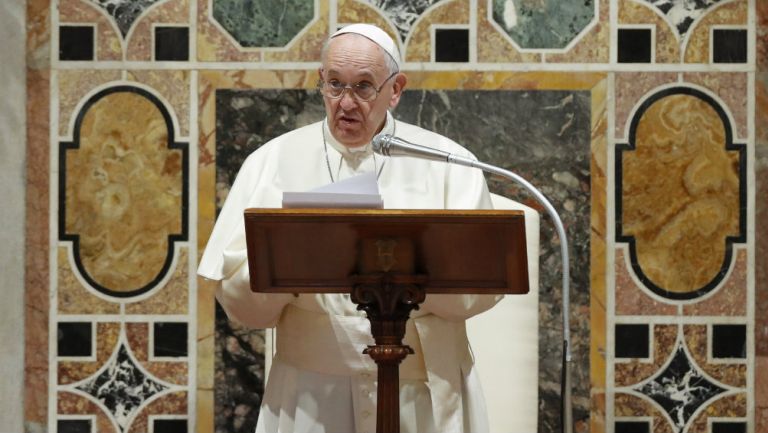 Papa Francisco ofrece un discurso en el Vaticano