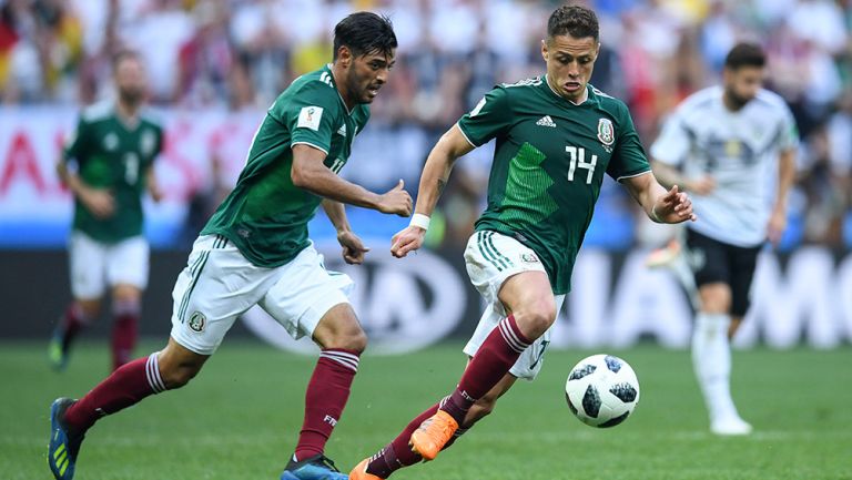 Vela y Hernández, en un partido con el Tri en el Mundial 2018