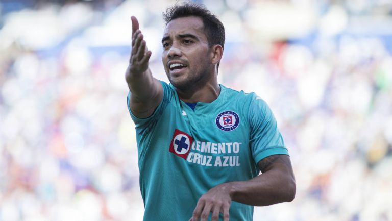 Adrián Aldrete en partido con Cruz Azul