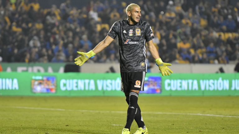 Nahuel Guzmán en partido con Tigres