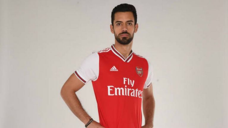 Marí y las primeras fotos con el jersey de Arsenal 