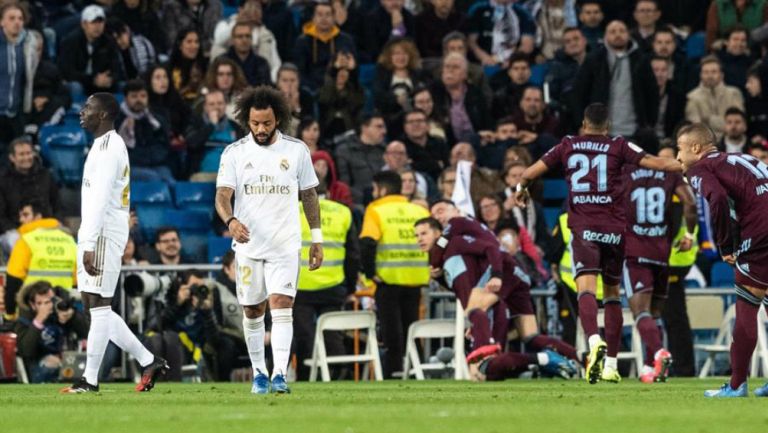 Jugadores del Real madrid se lamentan tras gol del rival