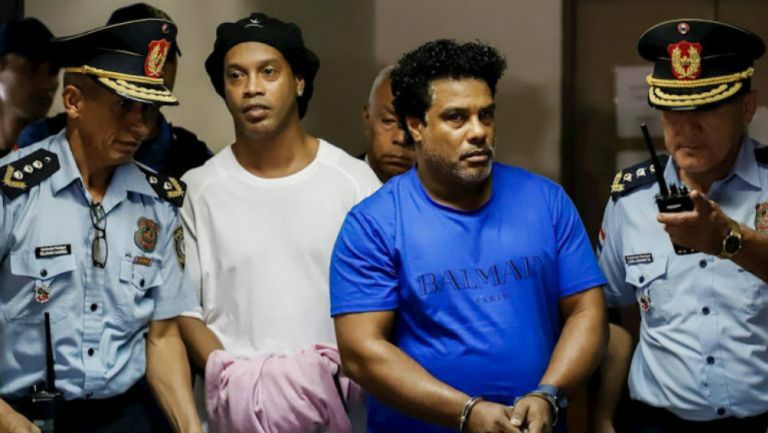 Ronaldinho detenido en Asunción, Paraguay