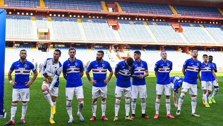 Jugadores de la Sampdoria previo a un partido de Serie A