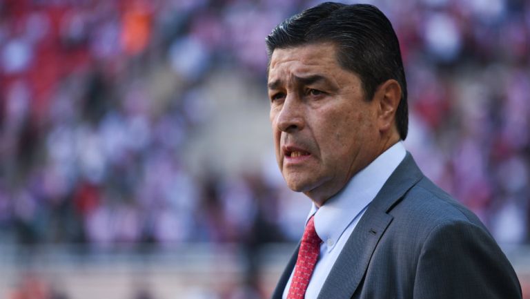 Luis Fernando Tena en partido de Chivas