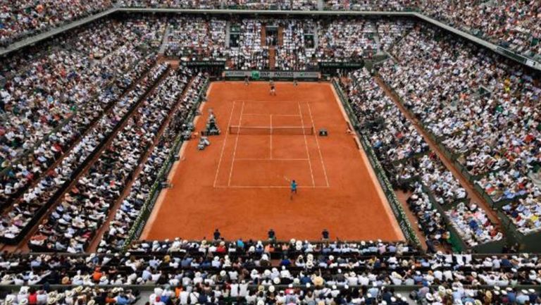 Panorámica de una cancha del Roland Garros
