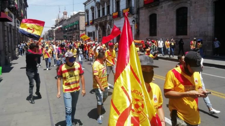 VIDEO: Aficionados del Morelia se manifestaron en las calles 