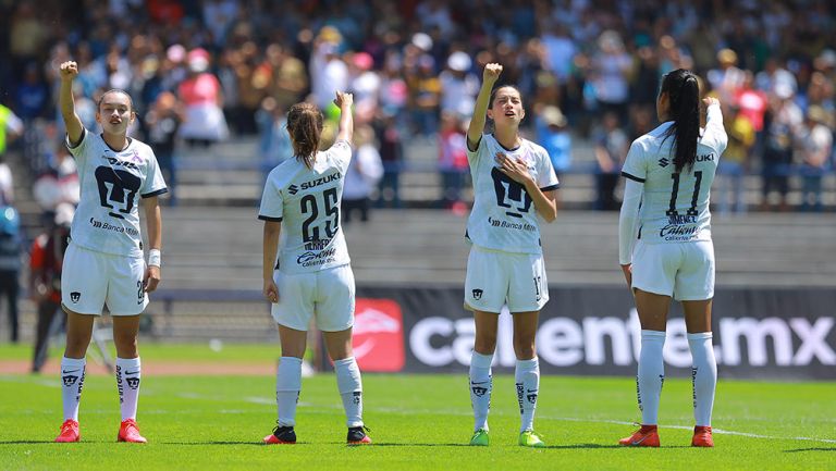 Futbolistas de Pumas entonan el Goya en CU