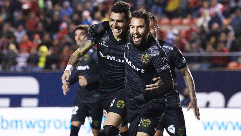 Jugadores de FC Juárez celebran un gol en el Alfonso Lastras
