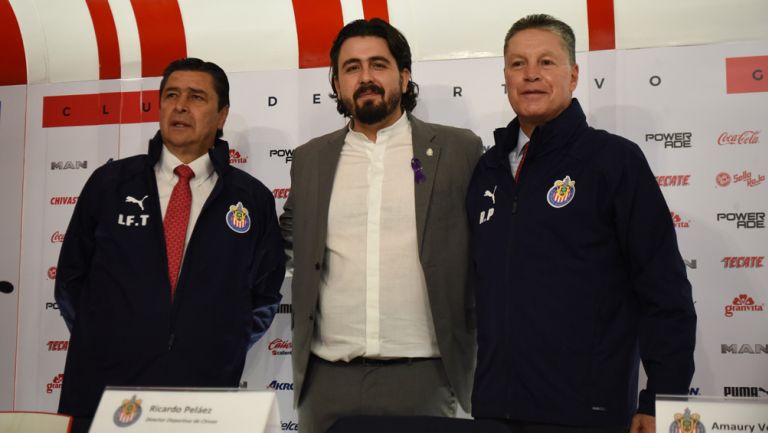 Tena, Amaury y Peláez durante una conferencia de prensa 