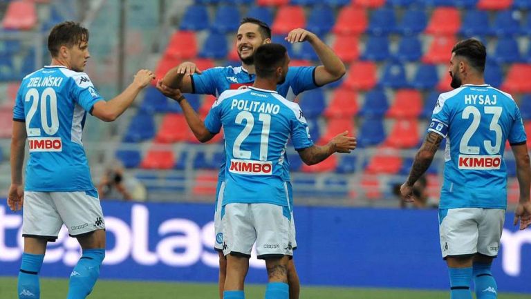 Jugadores del Napoli festejan un gol