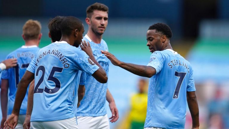 Jugadores del Manchester City celebran un gol