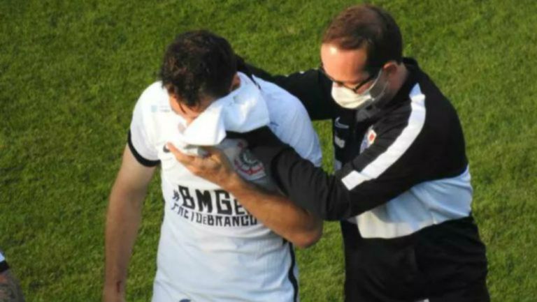 Mauro Boselli tras sufrir fractura en el rostro
