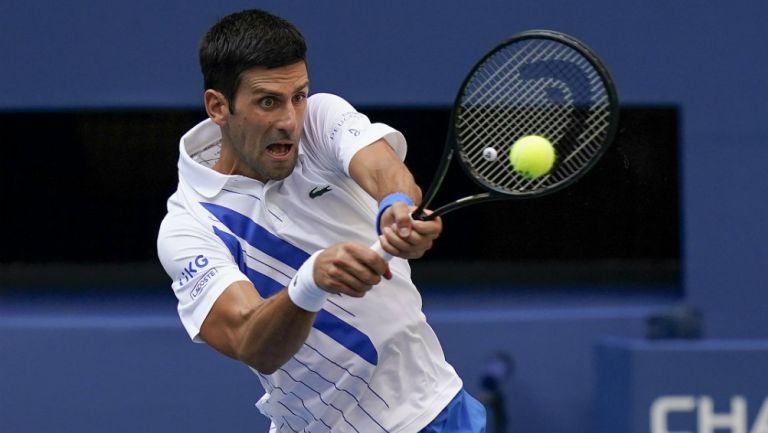 Novak Djokovic es descalificado del Abierto de Estados Unidos por pelotazo a jueza de línea