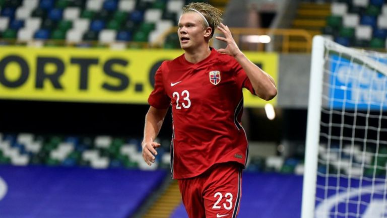 Erling Haaland en festejo de gol con Noruega
