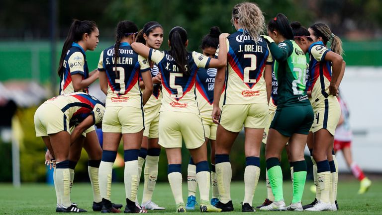 Jugadoras del América previo a un duelo en la Liga Femenil 