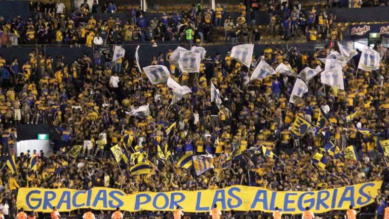 Afición de Tigres muestra su apoyo en el estadio
