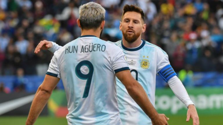 Kun y Messi jugando con Argentina