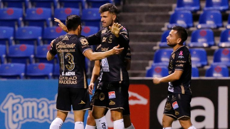 Jugadores de Léon celebran gol vs Puebla