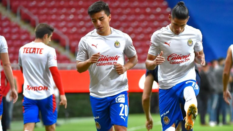 Jugadores de Chivas entrenan previo al juego contra Necaxa