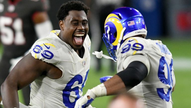 Jugadores de Rams festejan el triunfo