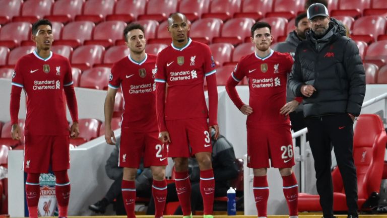 Klopp y jugadores del Liverpool tras la caída en Anfield 