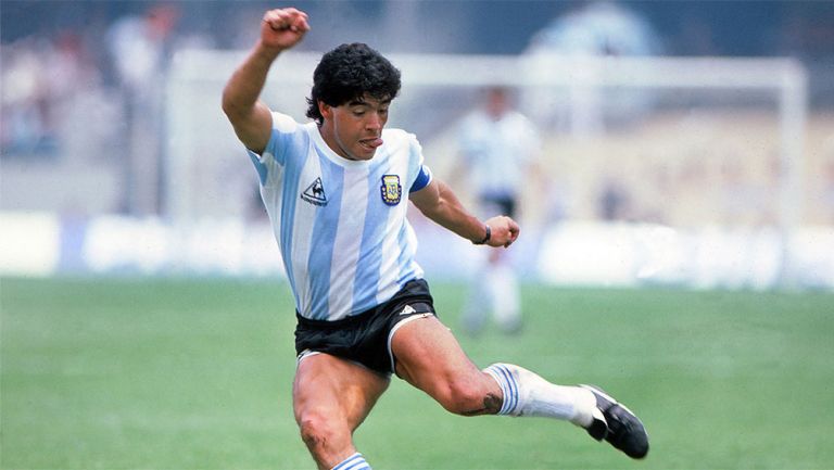 Diego Maradona en partido con Argentina 