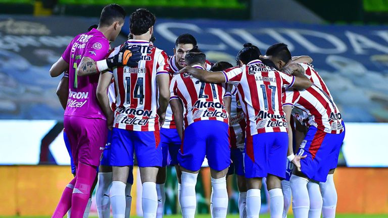 Jugadores de Chivas previo al partido contra León
