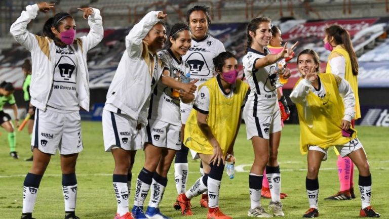 Jugadores de Pumas Femenil tras un partido
