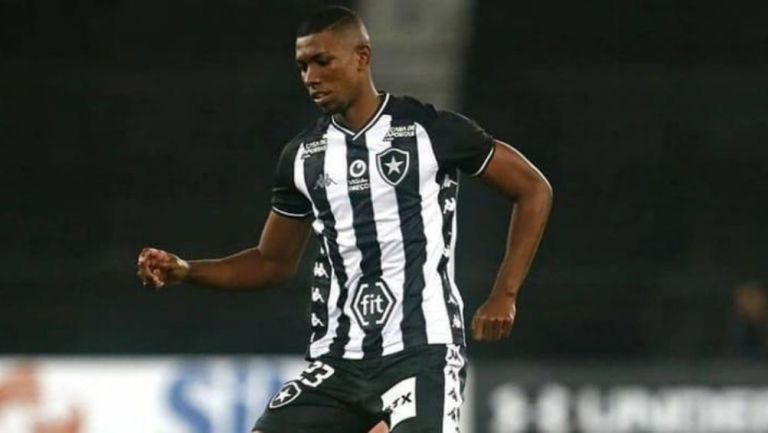 Kanu en un partido con Botafogo 