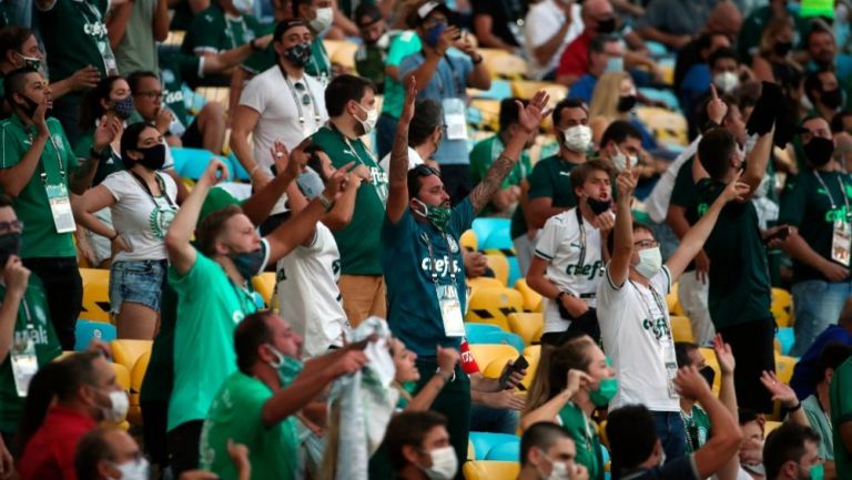 Aficionados del Palmerias en el Maracaná en la Final de la Copa Libertadores
