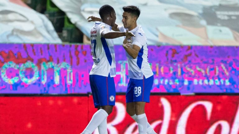 Angulo y Fernández celebran gol frente a León