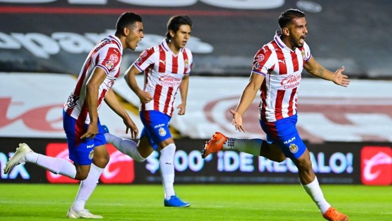Chivas consiguió un agónico empate vs Querétaro