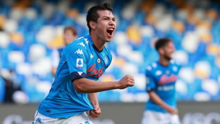 Hirving Lozano festejando un gol anotado a favor del Napoli