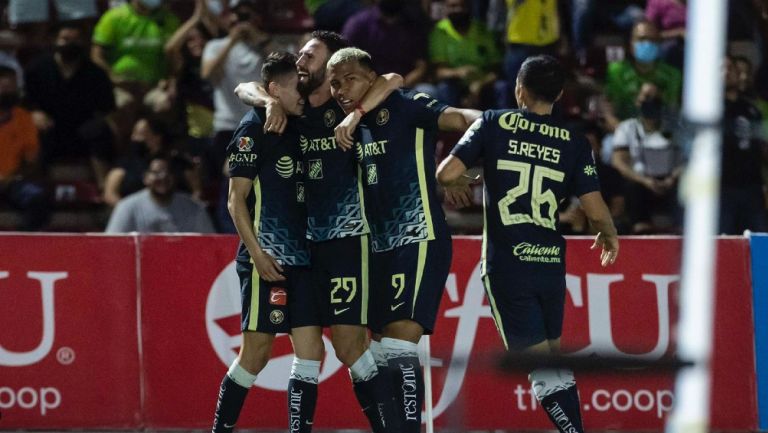 Jugadores del América celebran gol vs Juárez
