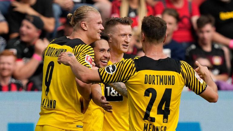 Los jugadores del Dortmund festejando un gol
